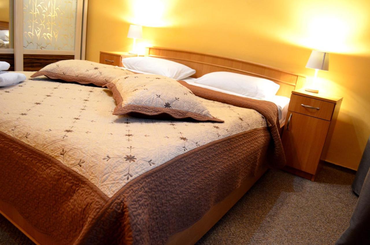 Chapayev Apartments Kiev Buitenkant foto