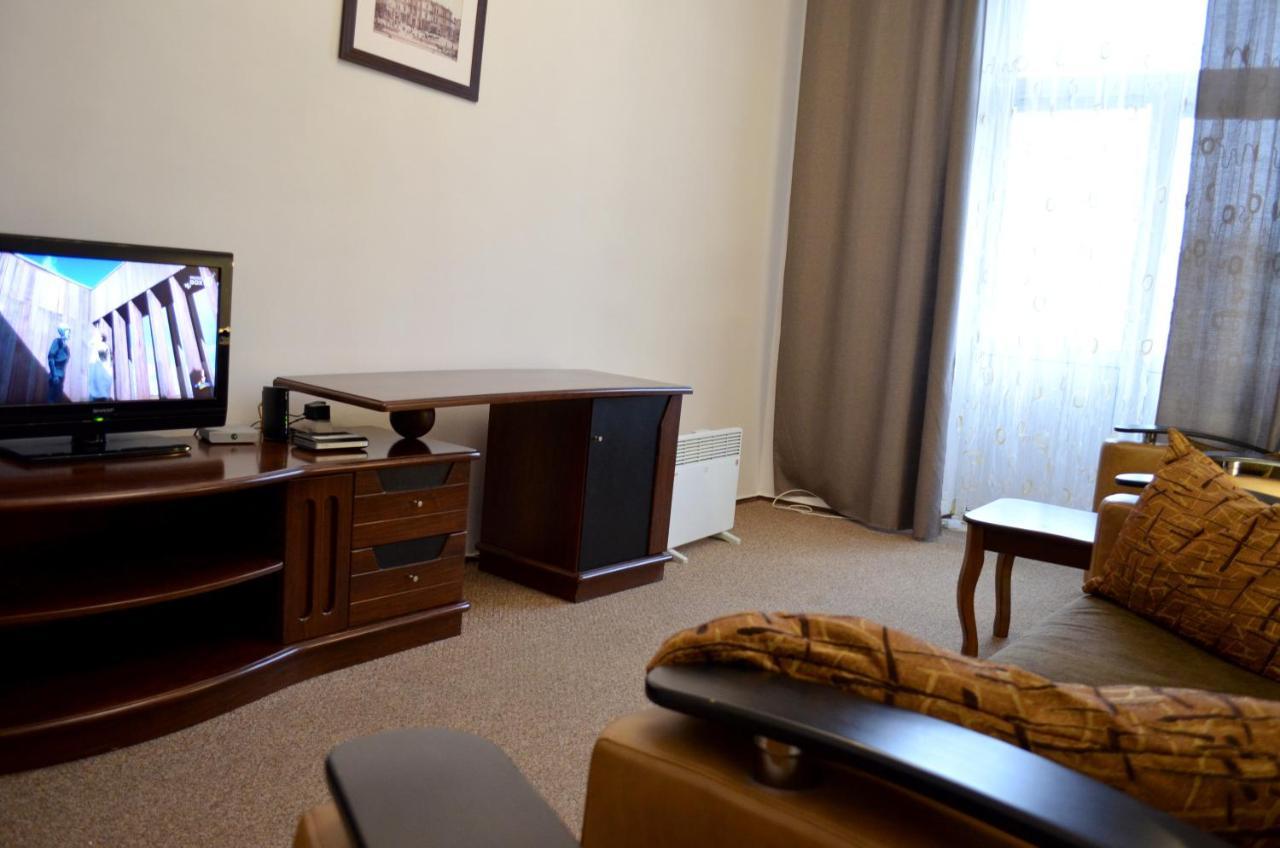Chapayev Apartments Kiev Buitenkant foto
